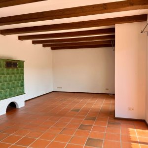 Wohnzimmer mit Kachelofen