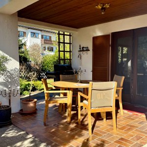 Die überdachte Südterrasse